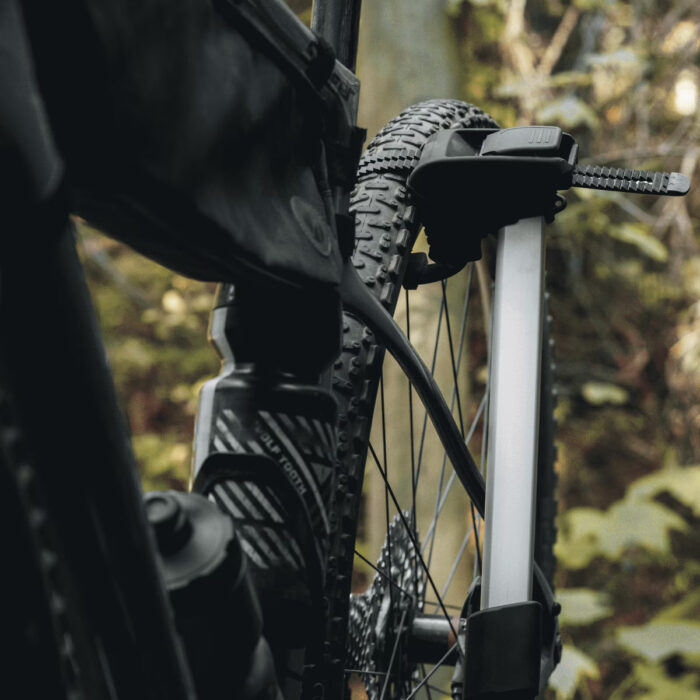 Thule Epos 2-bike foldable hitch platform bike rack - Image 9